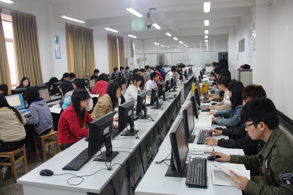 1473236152097091609.jpg 网络协议仿真实验室学生实验教学活动_副本.jpg