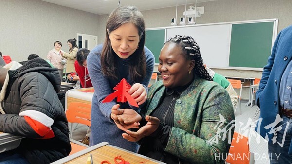 MILE米乐官方网站:做中外文化交流使者