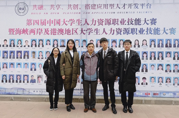 1543306799899009613.jpg IMG_9940.jpg