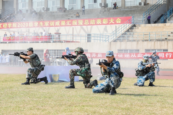 1602317665507081344.jpg 老兵表演_副本.jpg