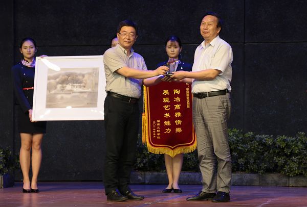 1496197778245051222.jpg IMG_3118赠送礼物2.jpg