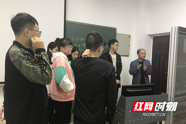 颜老师-1.jpg 颜老师-1.jpg